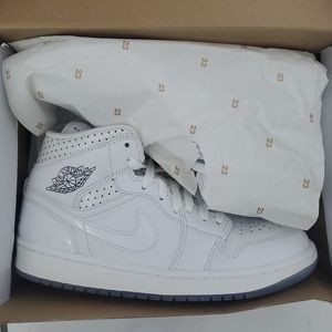 WMNS AIR JORDAN 1 MID